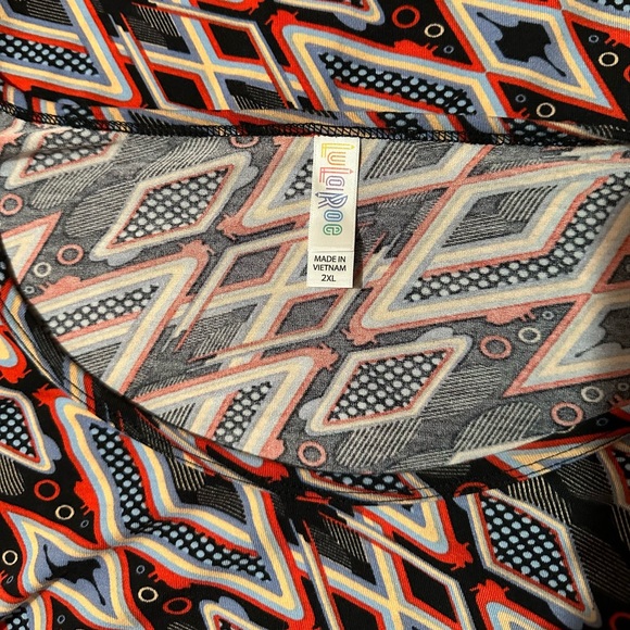 LuLaRoe Lynnae Long Sleeve, 2XL - Picture 2 of 4